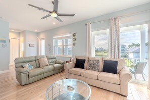 House, Multiple Beds (Harbor BayView) | Living area - Harbor Bayview (Fort Myers Beach)