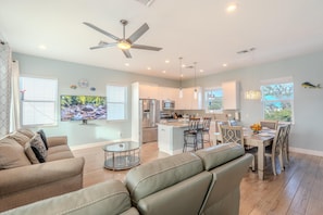 House, Multiple Beds (Harbor BayView) | Living area - Harbor Bayview (Fort Myers Beach)