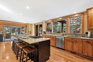 Frigorífic, microones, forn i placa de cuina