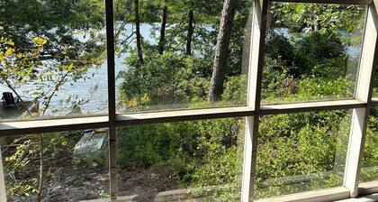 Charming 2-bedroom cottage on Truro Kettle Pond