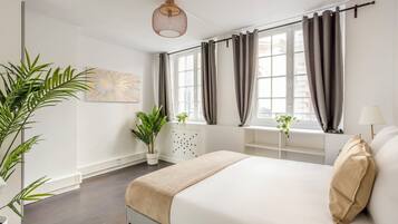 Apartamento, vista para o pátio | Roupas de cama antialérgicas, camas com colchões pillow-top