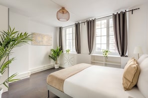 Appartement, vue cour intérieure | Literie hypoallergénique, surmatelas, décoration personnalisée
