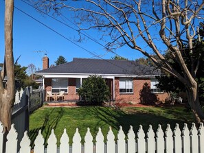 Property grounds - Gwendoline Cottage, Pets, Main St. Station (Croydon)