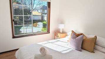 3 dormitorios, tabla de planchar con plancha, cuna de viaje y wifi