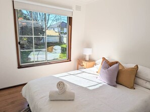 3 عدّة غرف نوم ومكواة/لوح كي وسرير سفر وواي فاي