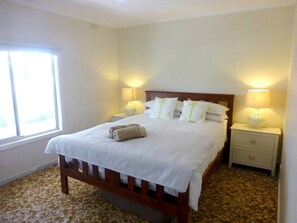 5 Schlafzimmer, Bügeleisen/Bügelbrett, Reisekinderbett, WLAN