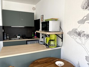 Fridge, microwave, coffee/tea maker, electric kettle