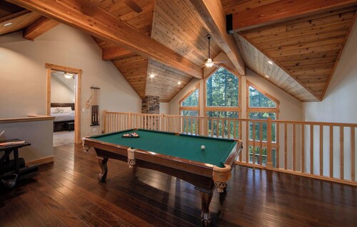 The T-pot Chalet for 12