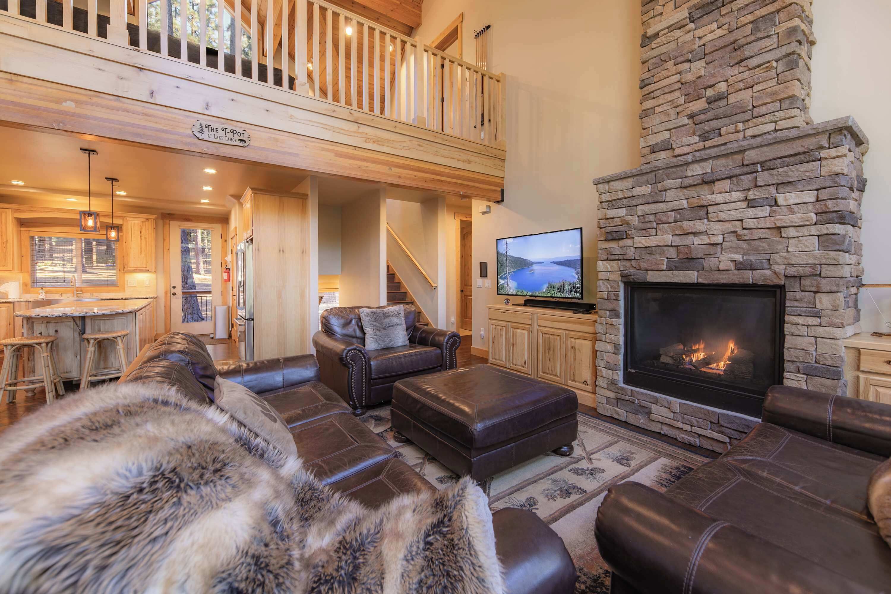 Chalet, Multiple Beds, Hot Tub, Mountain View (The T-Pot) | Living area