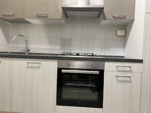 Kühlschrank, Mikrowelle, Wasserkocher