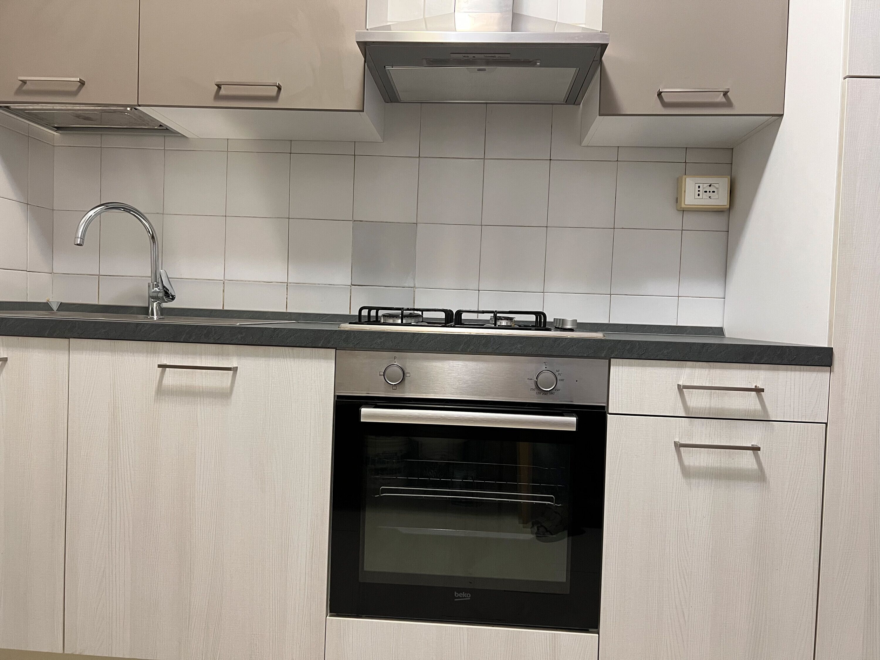 Kühlschrank, Mikrowelle, Wasserkocher