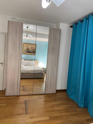 4 chambres, fer et planche à repasser, Wi-Fi, draps fournis