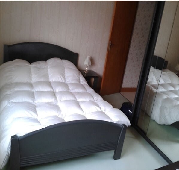 2 Schlafzimmer, Bügeleisen/Bügelbrett