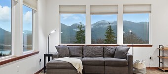 NEW! Cozy 3BR Alaska Retreat with Private Sauna