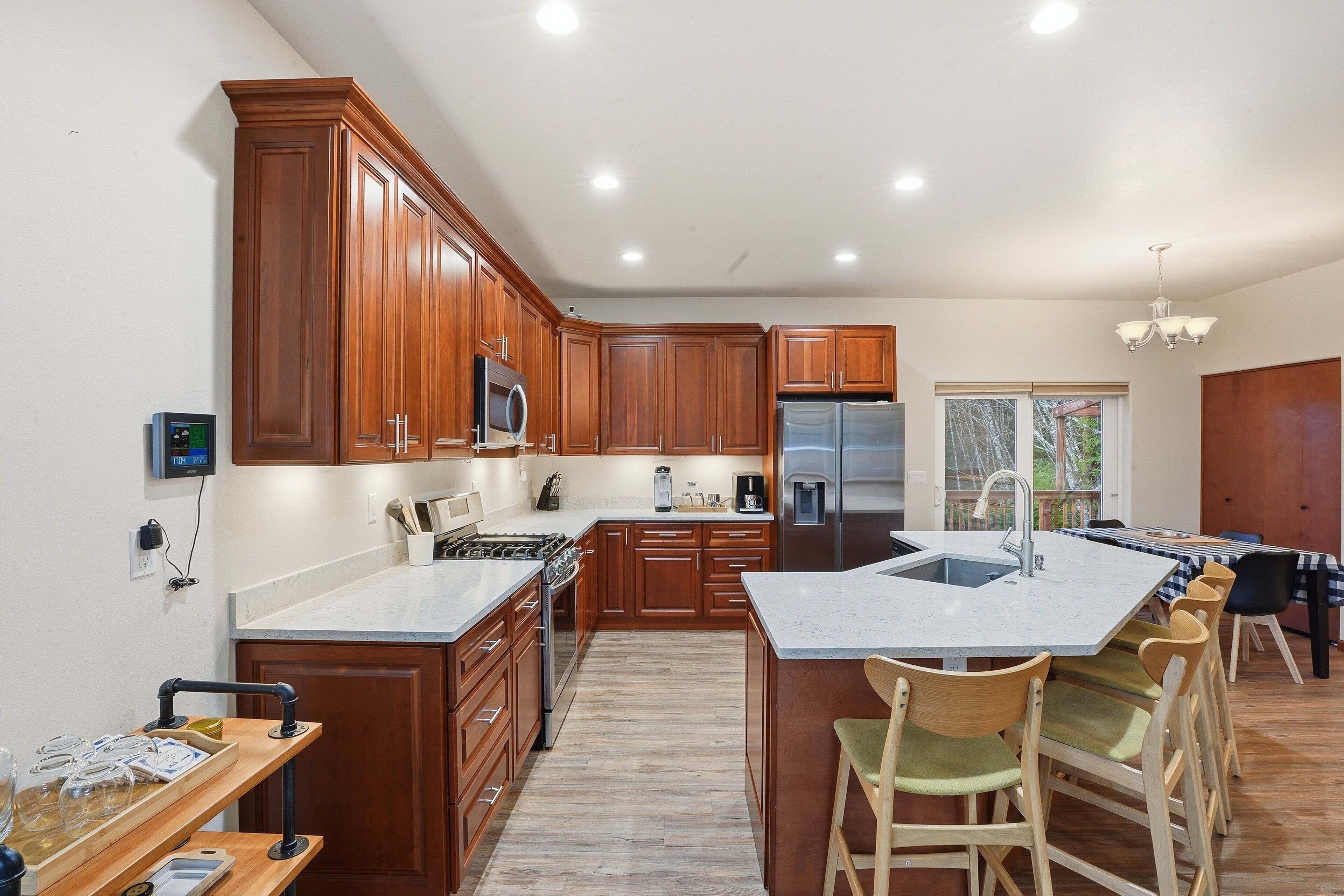 Mikrobølgeovn, opvaskemaskine, kaffe-/temaskine