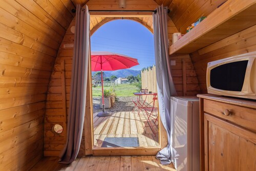 “Pink Pod” Cabin in Saint-André