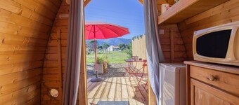 “Pink Pod” Cabin in Saint-André