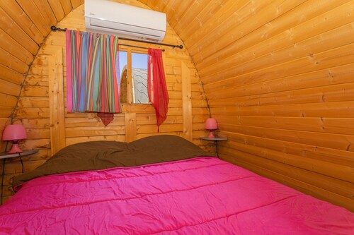 “Pink Pod” Cabin in Saint-André