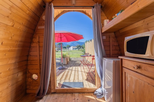 Cabin 'Pink Pod' in Saint Andre 