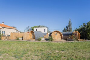 Exterior - Barrel Orange Apartment with Mountain View, Private Terrace & Air Conditioning (Saint André)