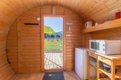 Apartamento 'Barrel Violet' con vistas a la montaña, Wi-Fi y aire acondicionado