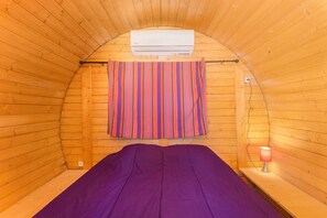 WiFi, bed sheets - Apartment 'Barrel Violet' with Mountain View, Wi-Fi and Air Conditioning (Saint-André)