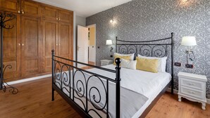 Room - Vacation Home 'La Era' with Mountain View, Private Pool and Wi-Fi (Adeje)
