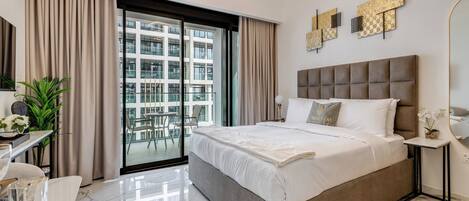 奢華開放式客房, 1 張加大雙人床, 露台, 城市景 | 獨特設計、獨特裝修、書桌、熨斗/熨衫板