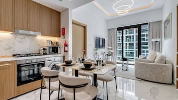 Appartamento Luxury, 2 camere da letto, aria condizionata, vista città | Sala da pranzo