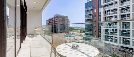 Luxe appartement, 2 slaapkamers, airconditioning, uitzicht op de stad | Balkon