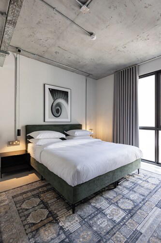 C LIVING 3 - ALMALQA