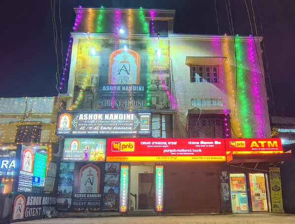 Front of property - ASHOK NANDINI GUEST HOUSE (Bhubaneshwar)
