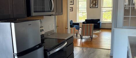 Mikrobølgeovn, ovn og kokeplater