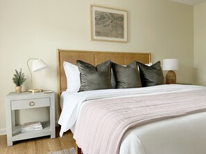 Casa, patio, vista al jardín | Tabla de planchar con plancha y wifi gratis