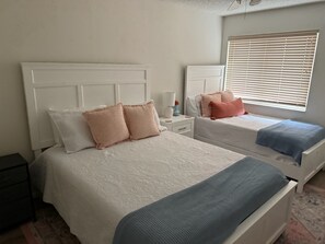 3 bedrooms, iron/ironing board, WiFi, bed sheets