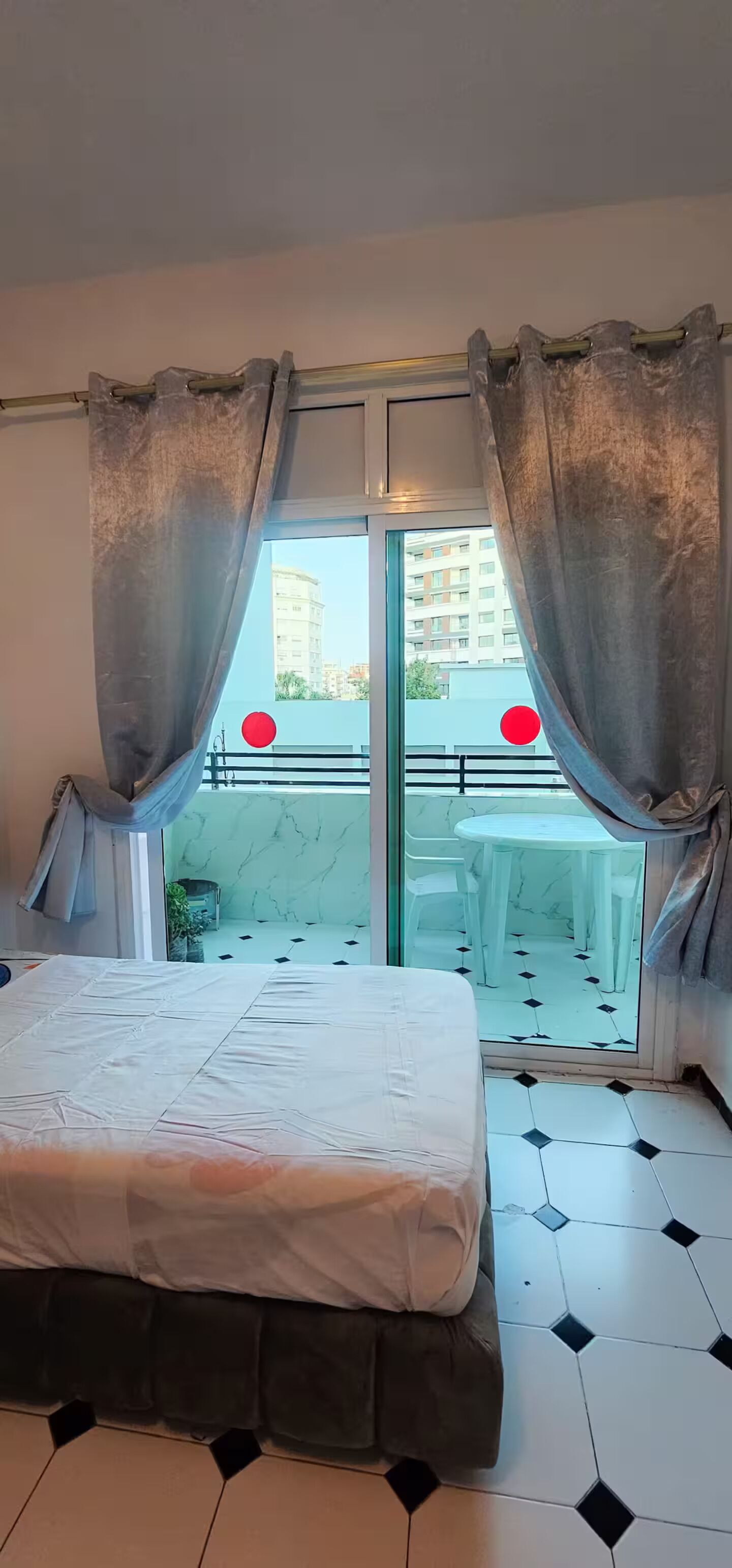 4 habitaciones, tabla de planchar con plancha y wifi 