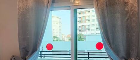 4 bedrooms, iron/ironing board, WiFi