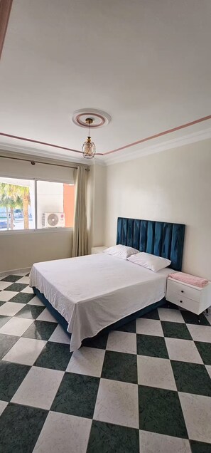 1 habitación, tabla de planchar con plancha y wifi 