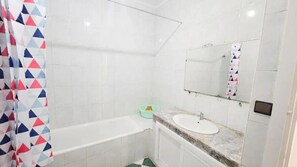 Douche, sèche-cheveux