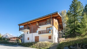 Exterior - Mountain apartment, sleeps 4, mountain view (Modane)