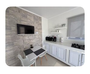Fridge, microwave, stovetop, coffee/tea maker - Apartment in Noord Bubali on the island of Aruba, near eagle beach. (Noord)