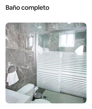 Shower, hair dryer, towels, toilet paper - Apartment in Noord Bubali on the island of Aruba, near eagle beach. (Noord)
