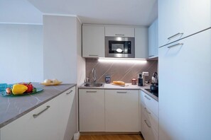 Kühlschrank, Ofen, Herdplatte, Geschirrspüler