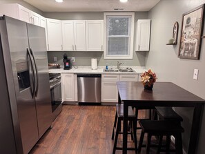 Mikrowelle, Ofen, Herdplatte, Geschirrspüler