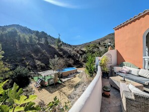 المنطقة المحيطة بالمنشأة