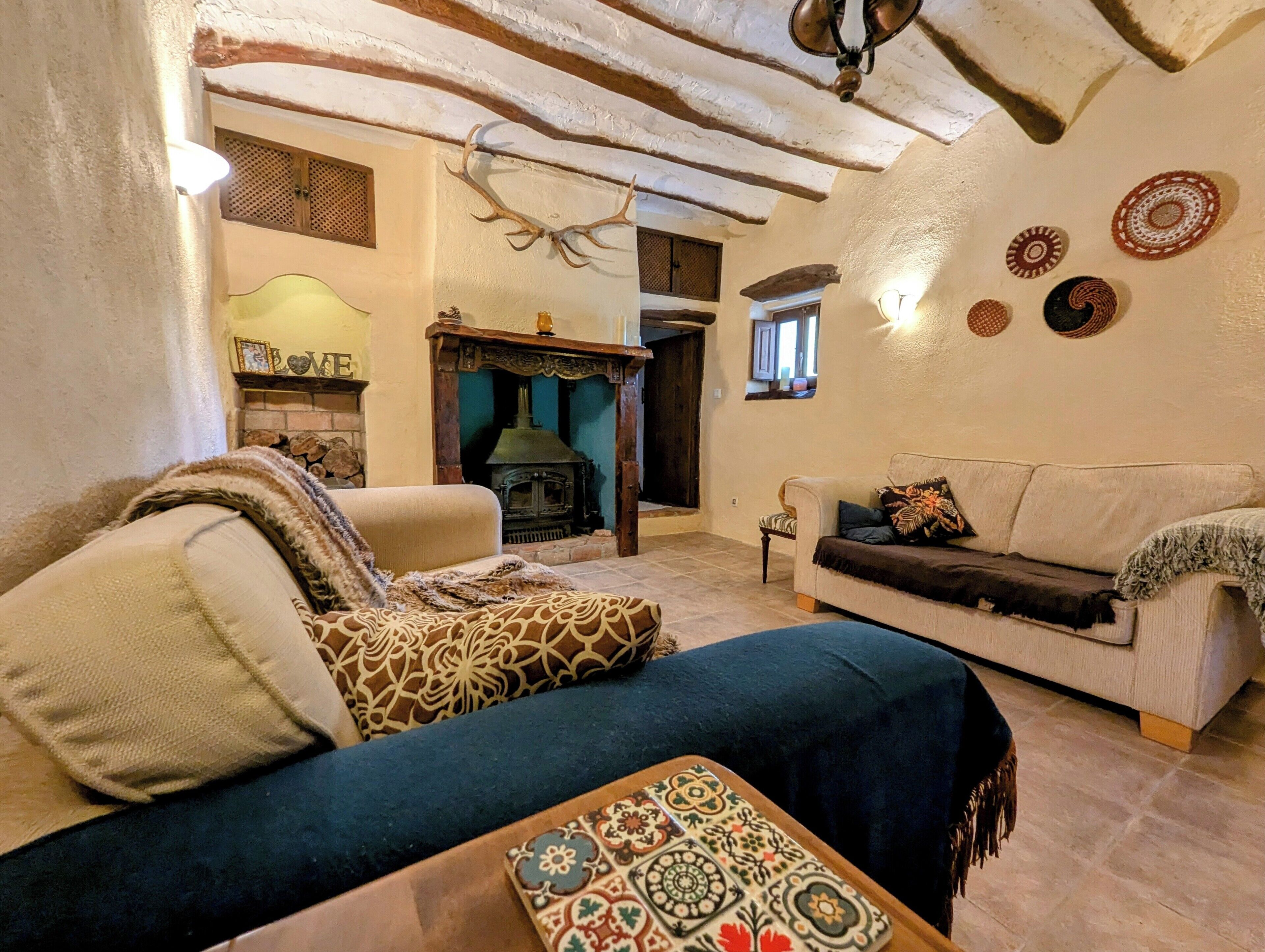 Smart TV, fireplace, DVD player, books