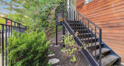 The Nicest House on VRBO in Chicago? Perhaps.. Custom Built 5 bdrm in West Town