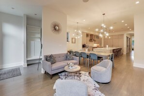 TV, fireplace - Relax with family in a super deluxe single family home. West town.  (Chicago)
