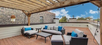 The Nicest House on VRBO in Chicago? Perhaps.. Custom Built 5 bdrm in West Town