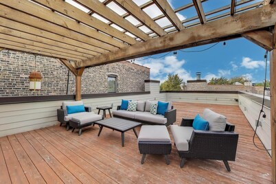 The Nicest House on VRBO in Chicago? Perhaps.. Custom Built 5 bdrm in West Town